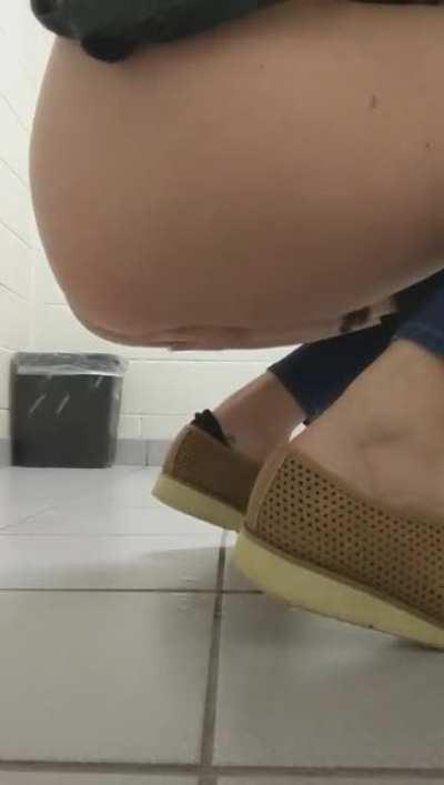 Just leaving this here for anyone curious about the difference between pee and squirting.