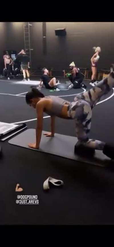 Doing a few more tb’s since we haven’t seen yov in the gym in a min 😭😭 Sept.7/21-Glutes 🍑