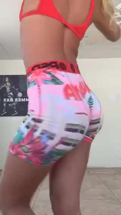 I haven’t seen this one on here before 😍🍑🍑