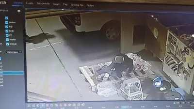 Coworker shows a pallet who's boss.