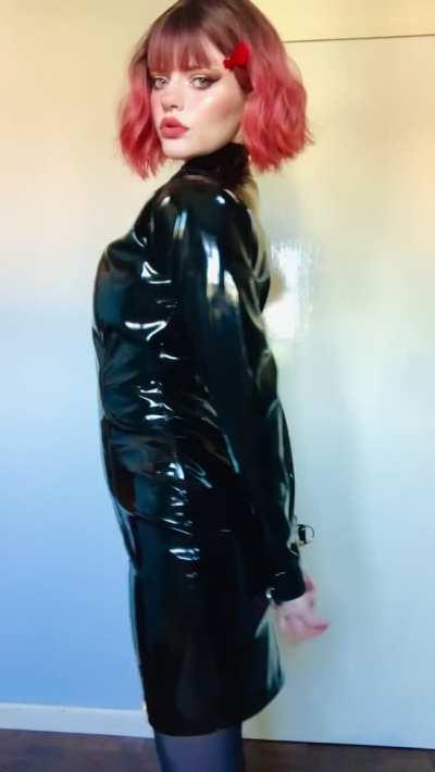 Locked in a tight PVC dress 🖤 [F]