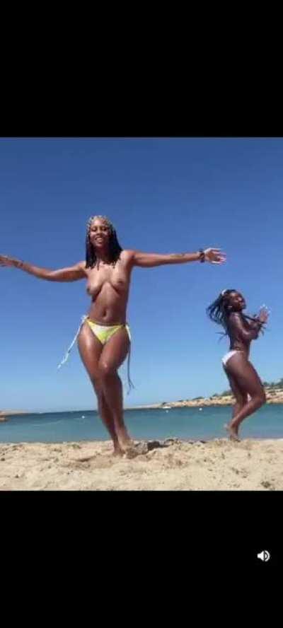 Iamddb topless beach time