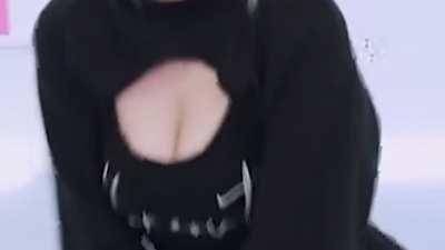 goddamn MOMO 😳😳