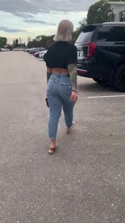 Delicious Jeans Booty 👅