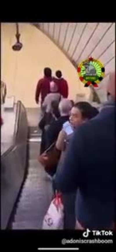 Uite la american, ne-a invatat cultura!