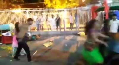 Vendors in India fight