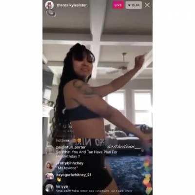 Ari for r/NikeProHoez 🥵❤️