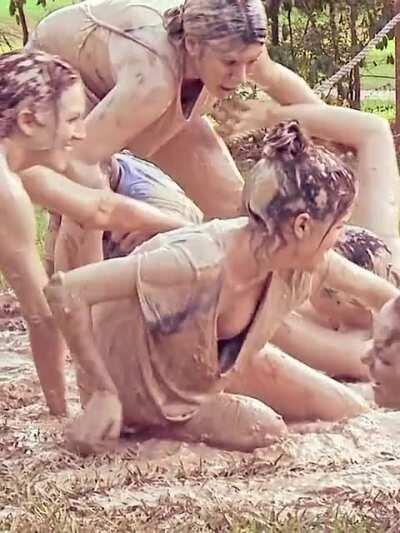 Anna Kendrick Downblouse – Pitch Perfect 2 – Zoomed, Slowed, Brightened,