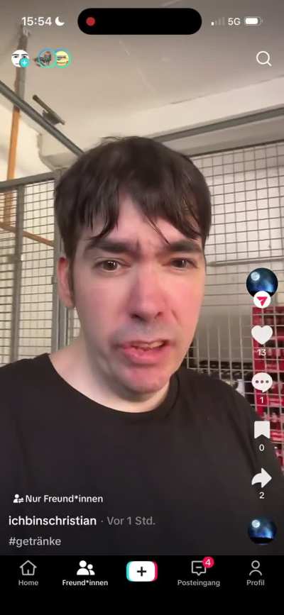 Der Star arbeitet im Getränke markt yea yea