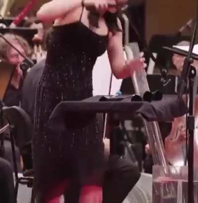 Dank u beste overheid, zonder broodnodige subsidies hadden wij nooit van dit knap staaltje cultuur kunnen genieten.  Laat ons nog meer belastingen betalen om dit allemaal in stand te houden! 