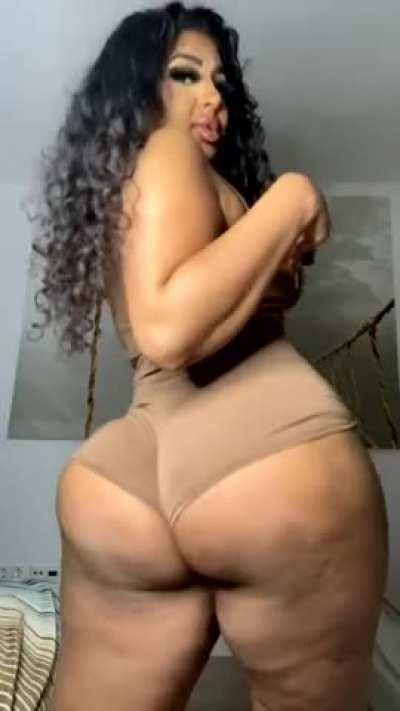 would u fuck a ebony bimbo