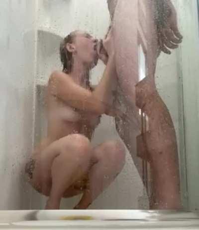 I love sucking his big cock in the shower 🤤💧