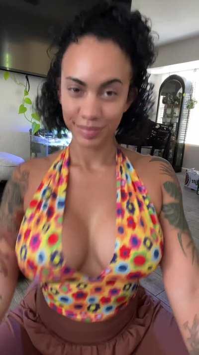 Ass moves like water