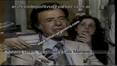 Carlos Menem se enoja por preguntas gays (1993)