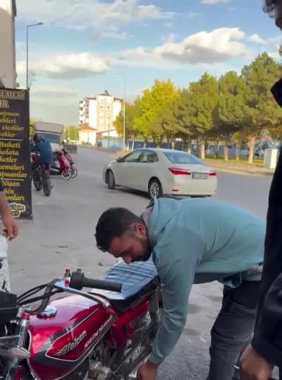 How to kickstart a motorcycle