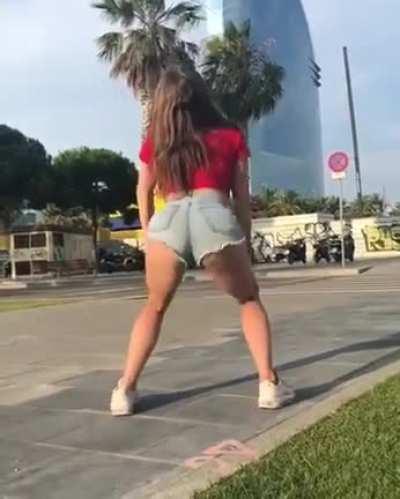 Does anyone know how old Katy Sancheski is