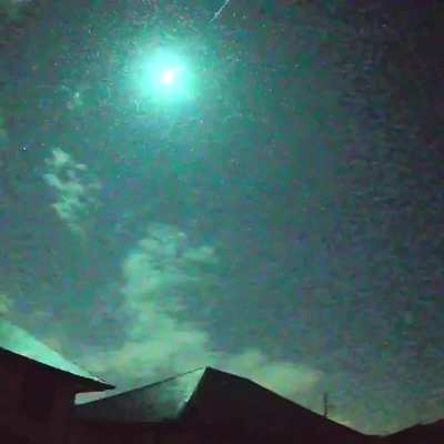 Bright fireball observed streaking across sky Hiratsuka, Japan. Nov 23, 2025