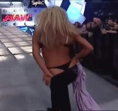 Trish Stratus giving us a peak at her sexy thong!