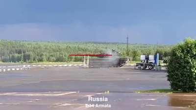 Why the Russian/Chinese tank guns are bouncy after they fired?