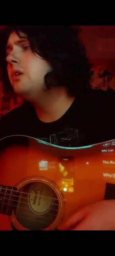 I did this acoustic rendition of Ain't It Fun and Hayley shouted me out on her Instagram stories and said she never heard anyone play it like this & it gives her Robert Smith vibes !! 😶😶😶😶 life complete!!