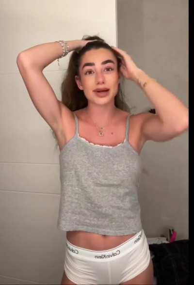 Tiktok - Hair tying @lolalolita