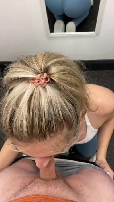 Just a quick blowjob in the college gym locker room before someone notices!