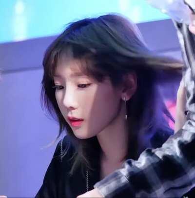 Just Taeyeon fixing her hair ❤️