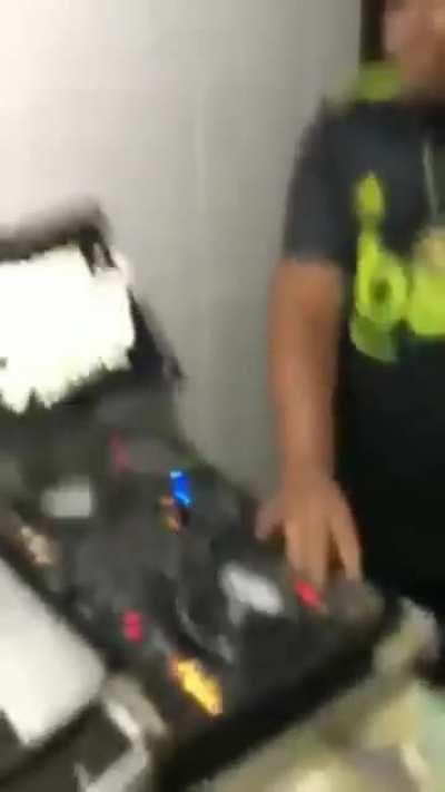 O cara distorce o espaço-tempo