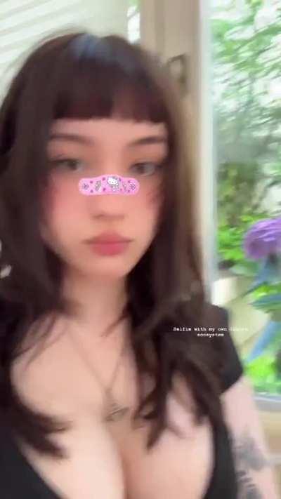 Jade looking busty 😍