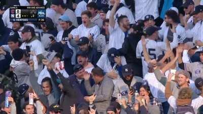 [Highlight] [Highlight] Aaron Judge hits a solo shot to make it 4-0 for the Yankees!