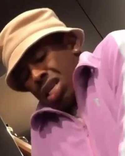 Make my nigga a sandwich till he pass out