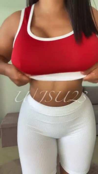 Me tomó 40 años mostrar mis tetas en Internet 🤷🏽‍♀️ Espero que no sea demasiado tarde 😏