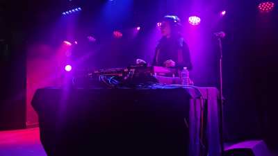 Anyone know the opener for tycho last night?