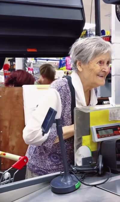 Good guy helps the elderly