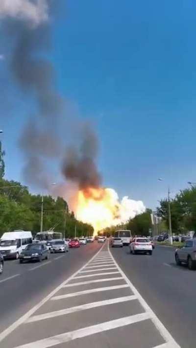 On the afternoon of August 10, 2020, a large explosion occurred at a gas station in Volgograd, Russia. The explosion caused 13 injuries and could be felt thousands of meters away, knocking firefighters to the ground.