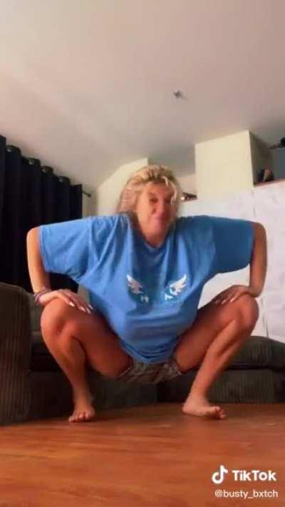 bbxoxox97 - busty barefoot braless blonde in boxers losing her balance