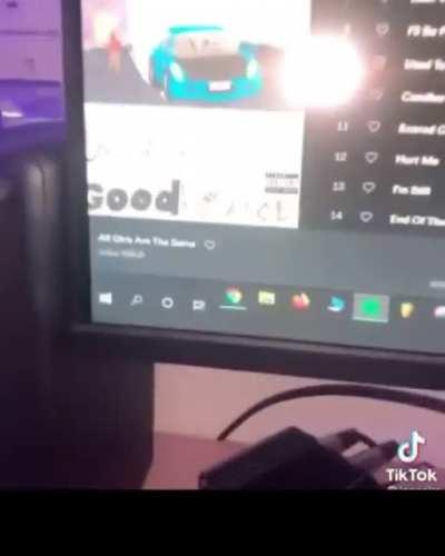 The crowd was feeling it fr