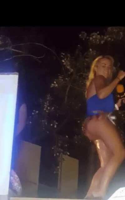 What? No panties 🤤🤤🤤