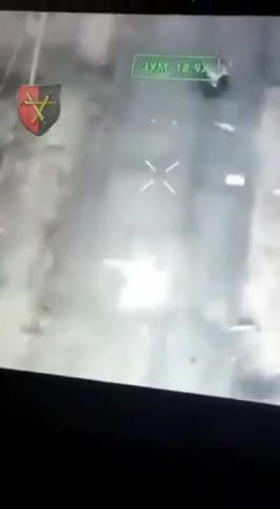 Drone footage of a Russian assault on a Ukrainian position with a tiller. The attacking soldiers retreated after they came under fire from the defenders.