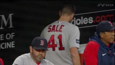 [Highlight] Chris Sale bangs a Gatorade cooler after giving up 4 run lead