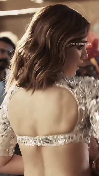 Kriti sanon sexy back