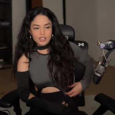 Rae's stream outfit 😍