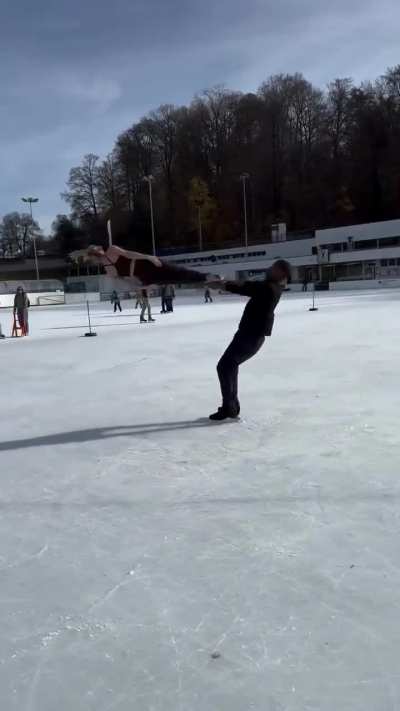 Ice skating pair delivers a nail-biting performance