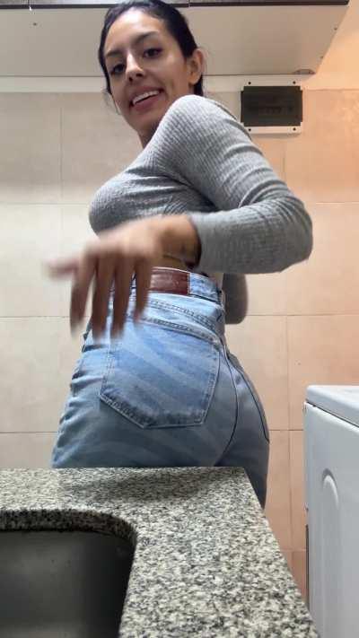 Back from shopping, but in the supermarket they wouldn't have loved my farts as much as you