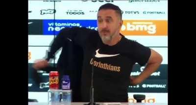 Pergunta insólita feita a Vitor Pereira