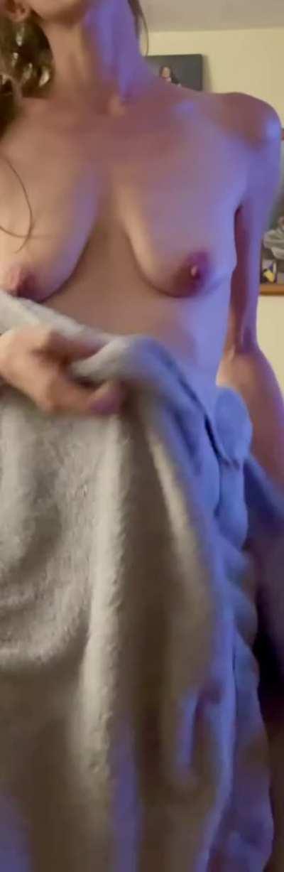 Cheap content, cheap sexting, cheap stoner MILF slut 300+ uncensored posts. Now FREE to sub!