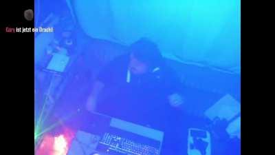 ☠𝓜𝓪𝔁𝓗𝓮𝓬𝓴𝓼☠ - Ein sehr sympathischer 100K Youtuber der vor allem für seine Fans da ist... Kann mir nicht vorstellen, warum man den hasst...