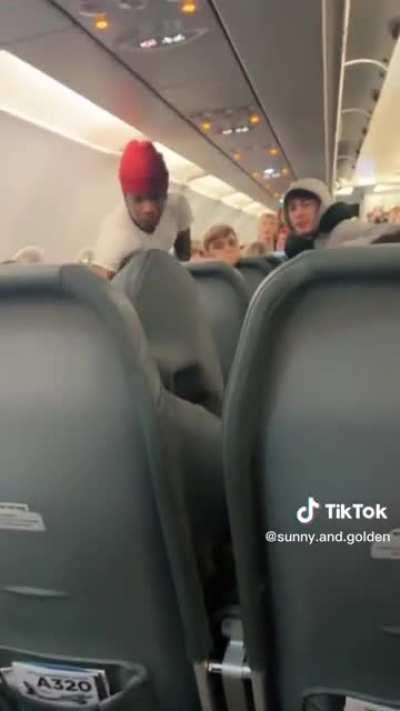 Couple on plane think they are more important than everyone else