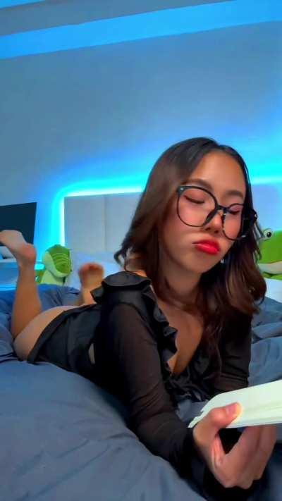 My daddy want me to be a fuckdoll.