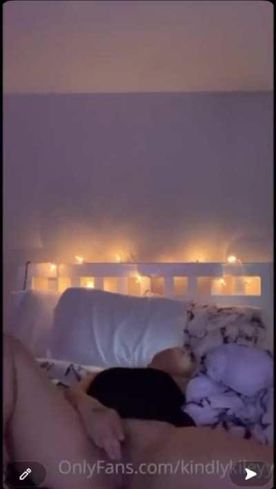 Kiley playin w her pussy 🐱